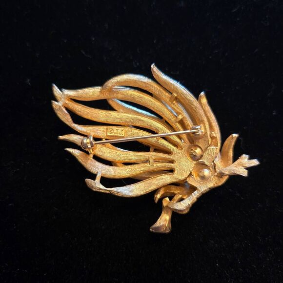 Vintage JJ Gold Tone Brooch Pin - Picture 2 of 6
